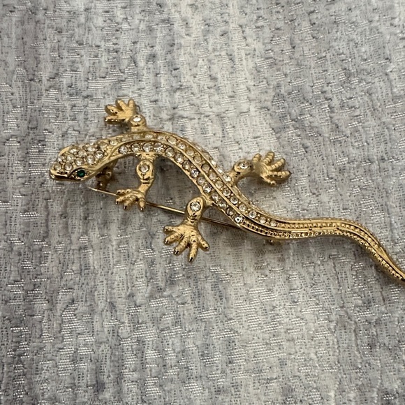 Gold Lizard Brooch with Rhinestones - Picture 3 of 6